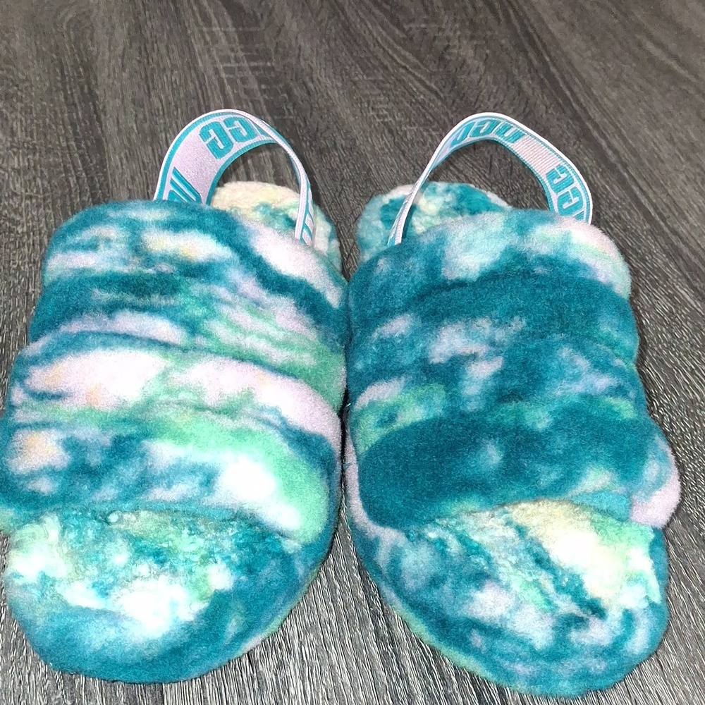 UGG- FLUFF YEAH Slides- W Sz 7 - Picture 2 of 7